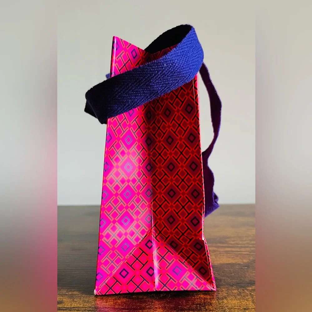 Tory Burch Fuchsia and Gold Patterned gift bag - Picture 5 of 7